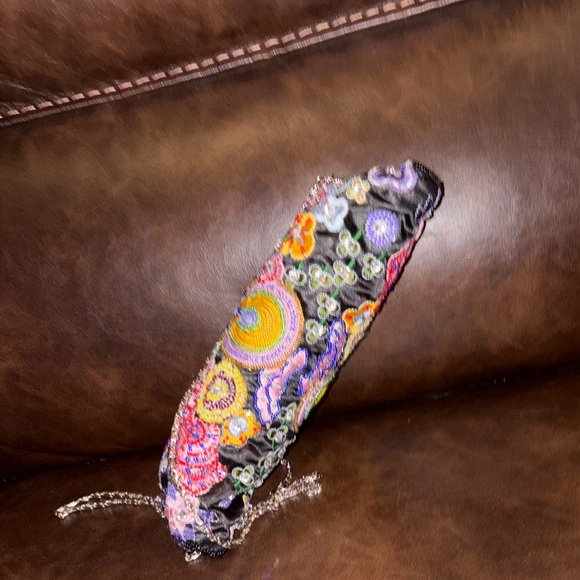 Aldo Black Floral Embroidered Clutch with Silver Chain- Vintage - Picture 10 of 11